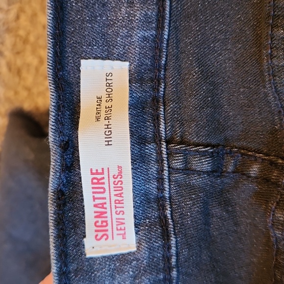 Signature by Levi Heritage Hi-Rise Black Shorts - Picture 4 of 6